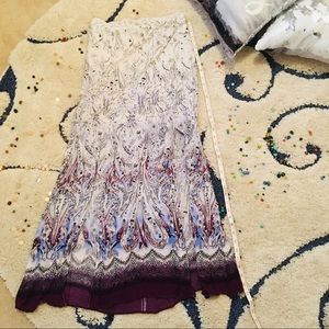 👗White House black market, white and purple skirt